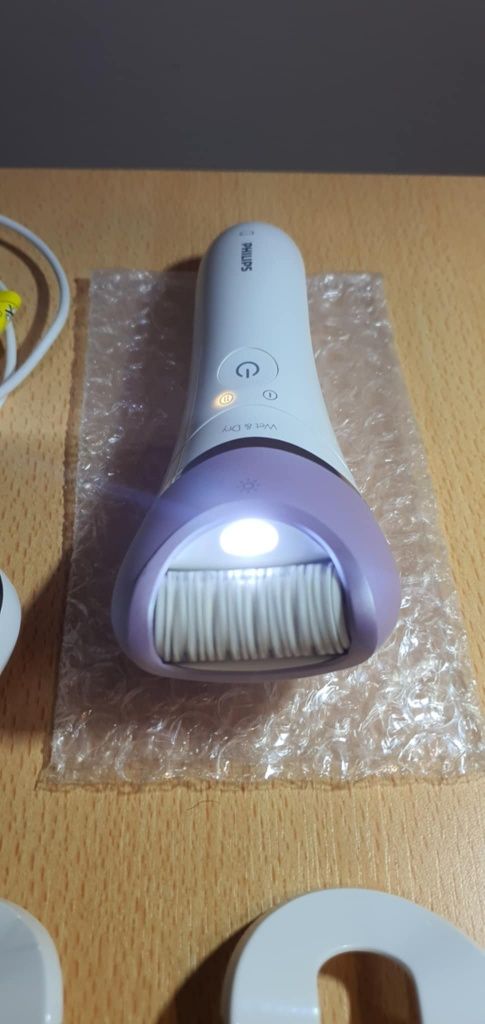 Vând aparat de ras, epilator Philips NOU