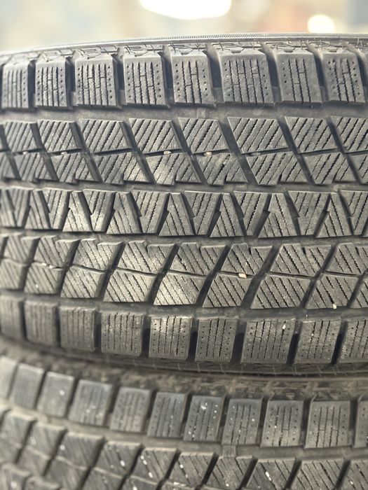 Продаю зимнюю шину почти новая