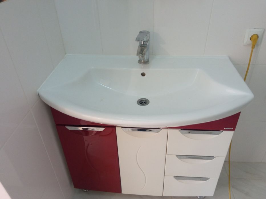 Раковина с тумбой