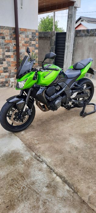 Vând kawasaki ZR750L 2009