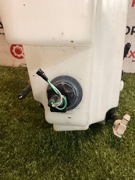 Бачок омывателя на Lexus NX