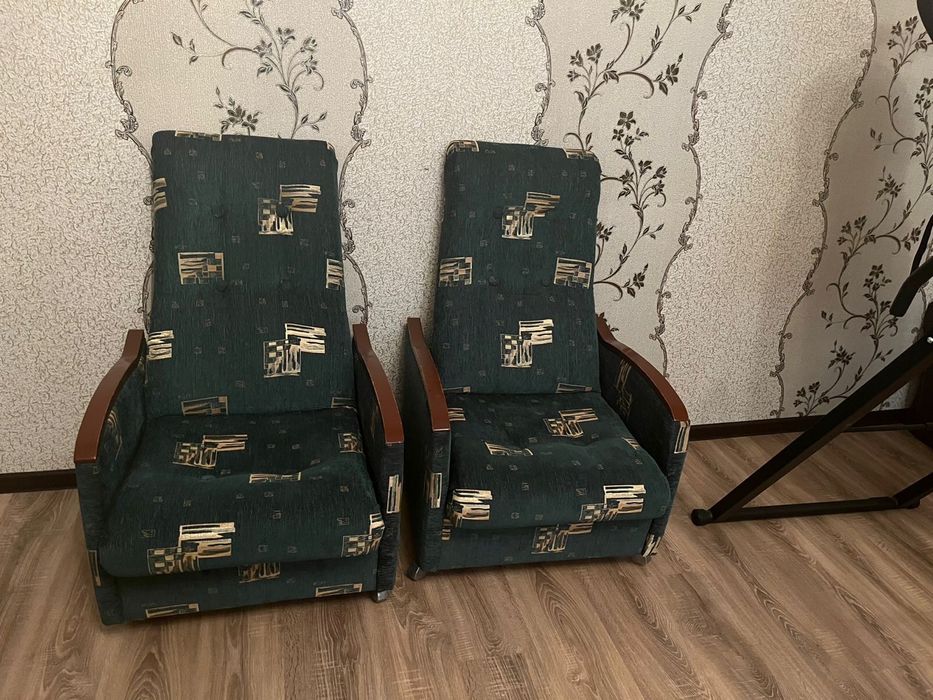 Диван с двумя креслами