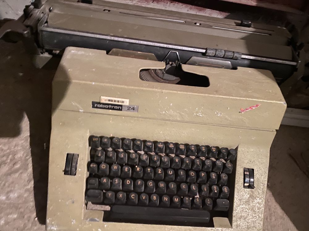 Masina de scris veche ROBOTRON 24