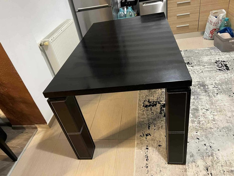 Set Masa + 4 Scaune din lemn masiv cu insertii piele / Living / Dining
