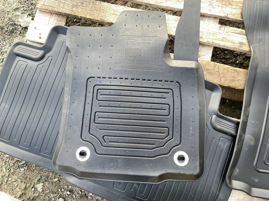 Гумени Стелки Toyota HILUX pW210-0k012 Оригинал