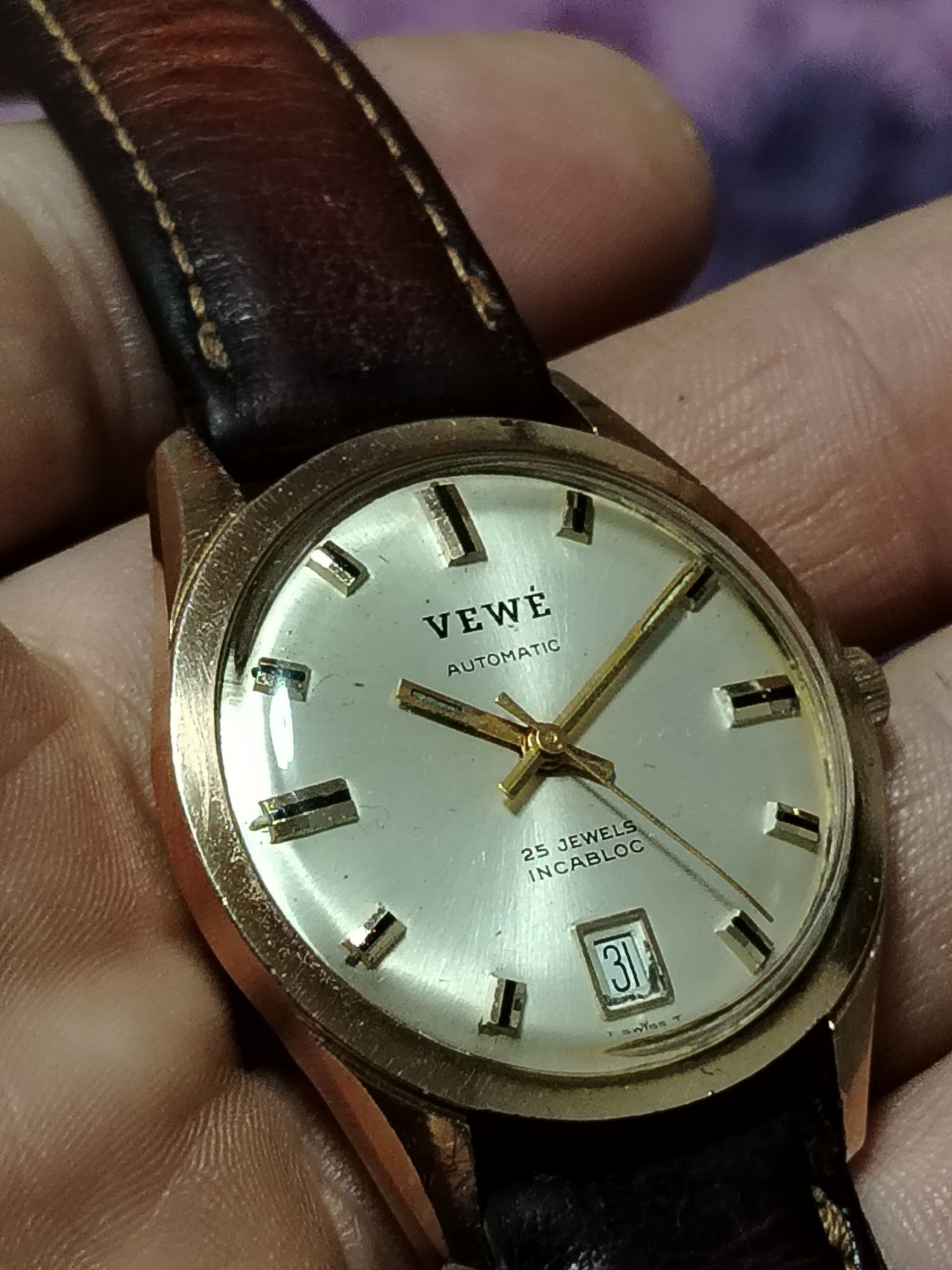 Vewe Calendar automatic 25 rubine Swiss