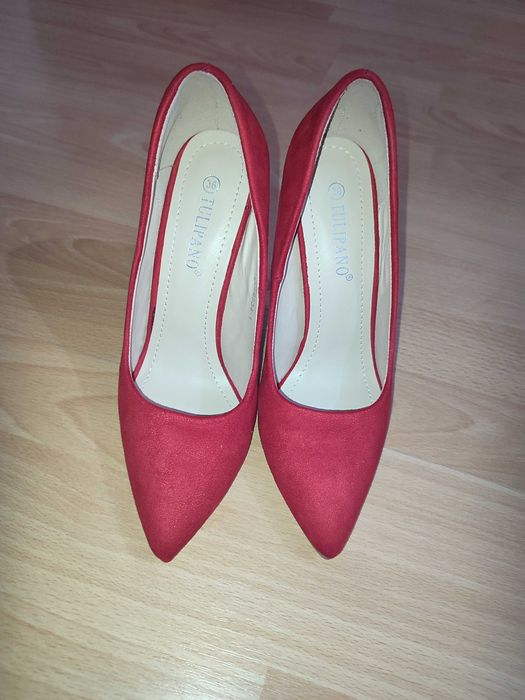 Pantofi cu toc înalt