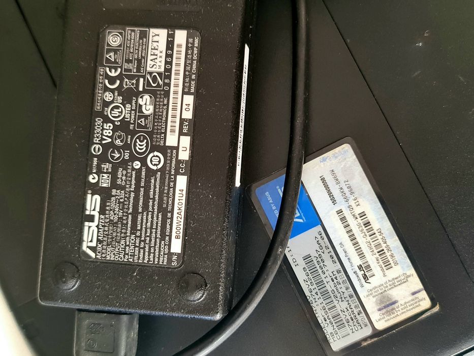 Laptop Asus cu defectiuni