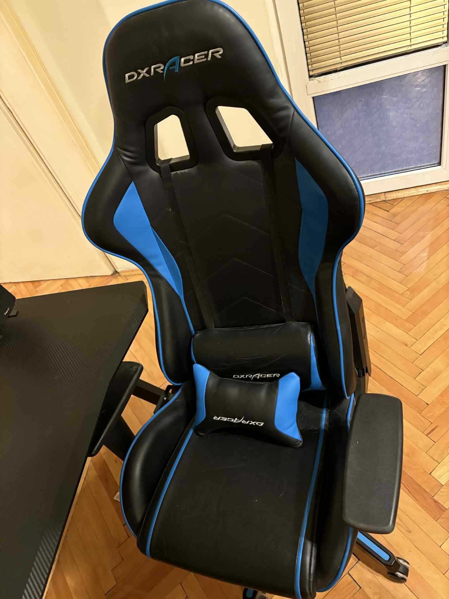 Бюро Ultradesk Action и стол DX Racer