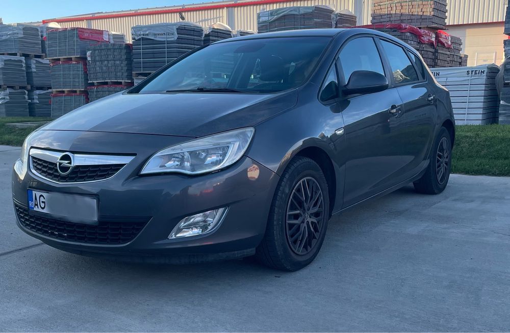 Opel Astra J 1.4 Turbo 2011