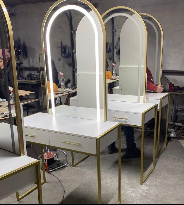 Стол для визажиста