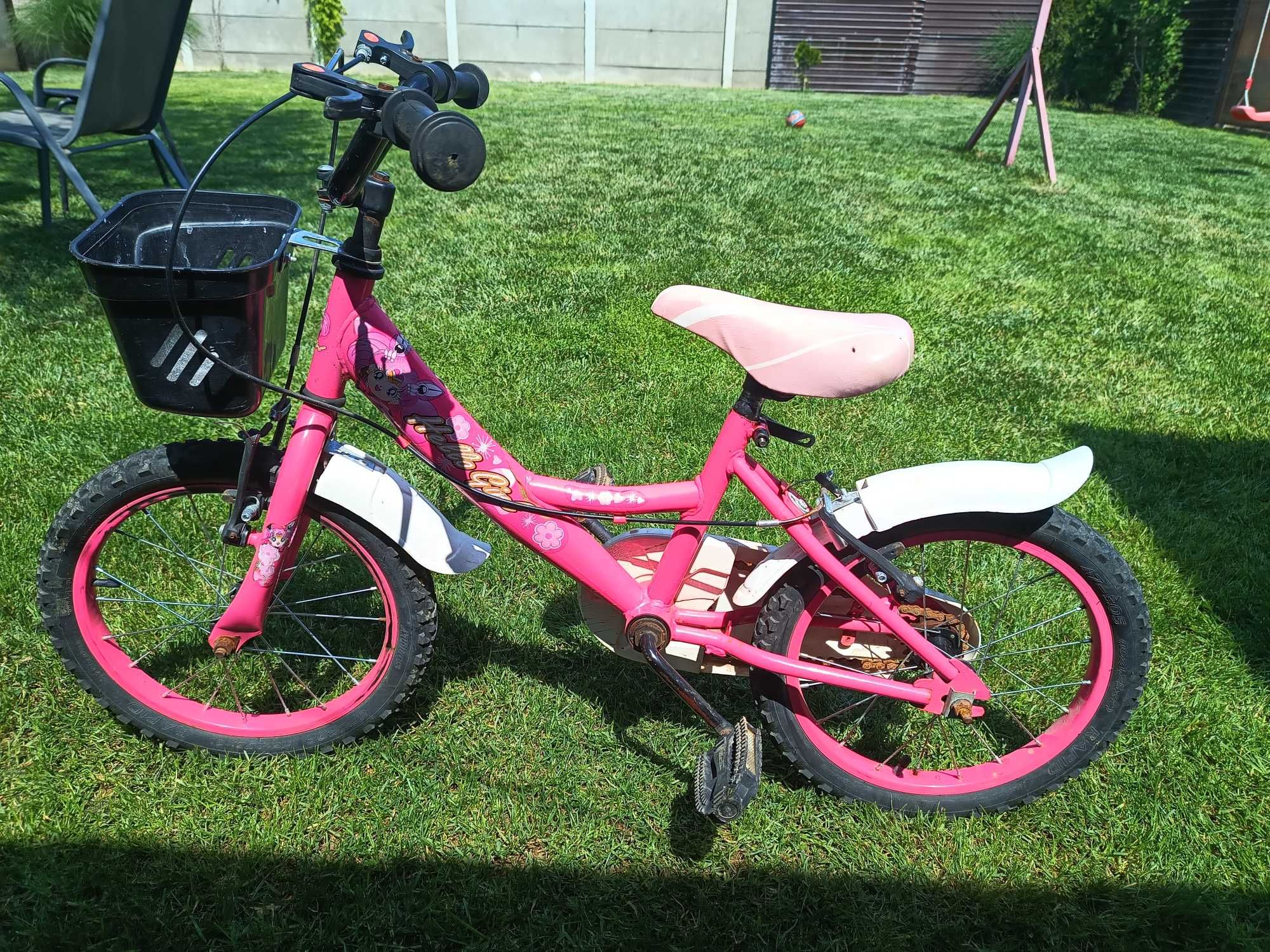 Vând bicicleta pentru fetițe