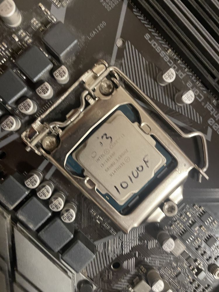 Процессор Intel Core i3-10100F