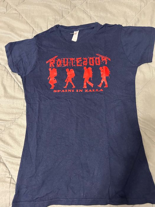 Vând cinci tricouri