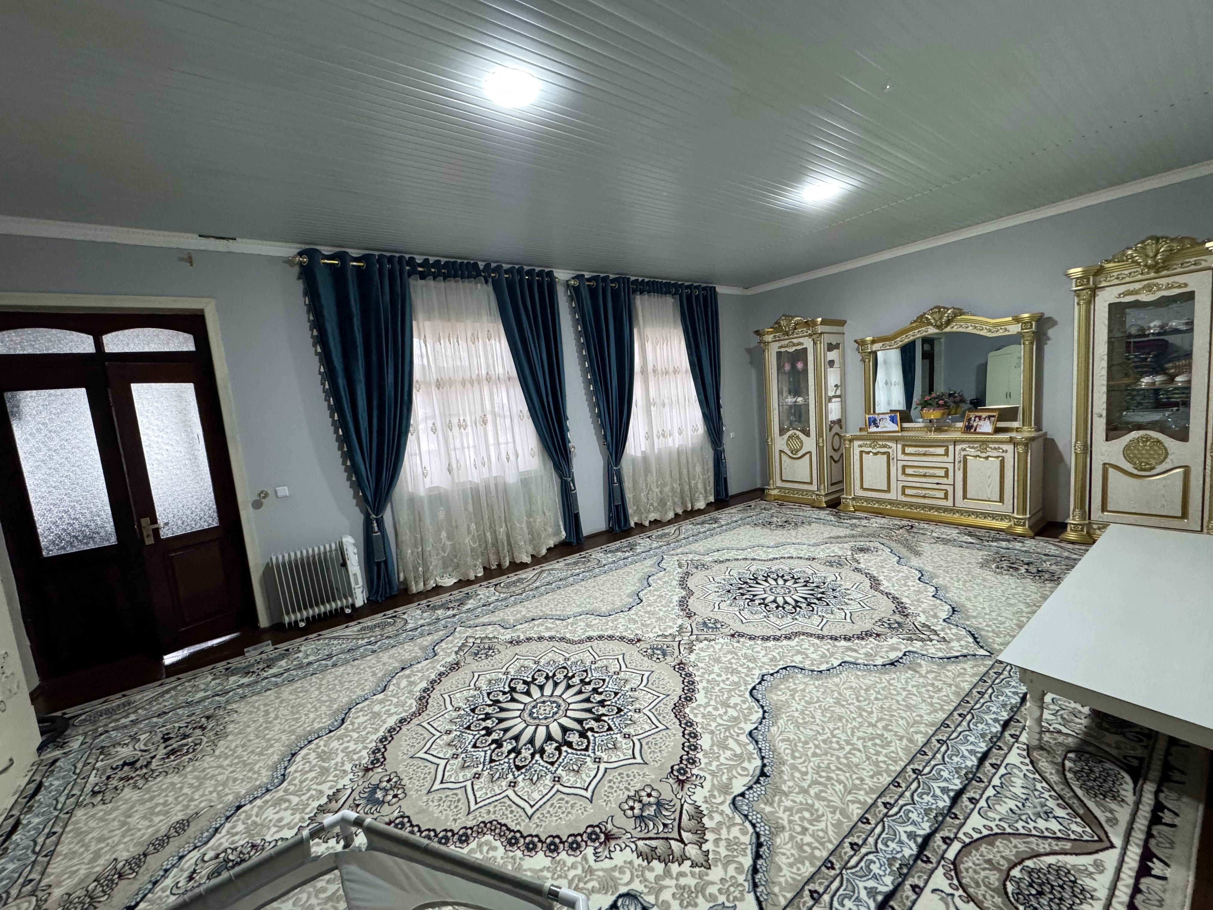Uy hovli, Частный дом