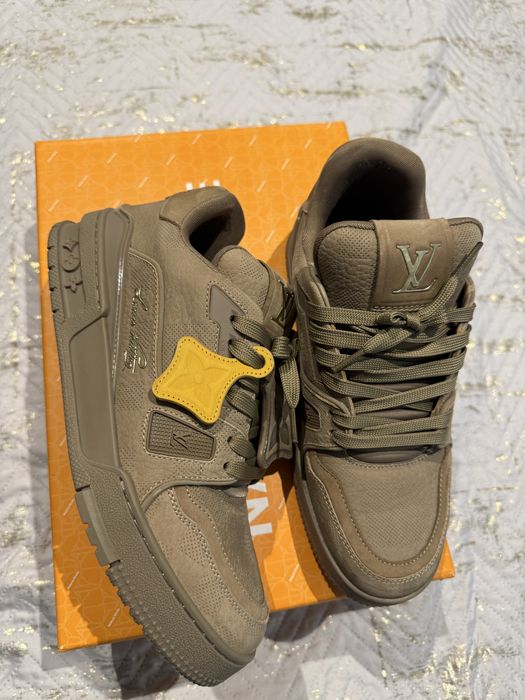 Adidasi L-V model nou