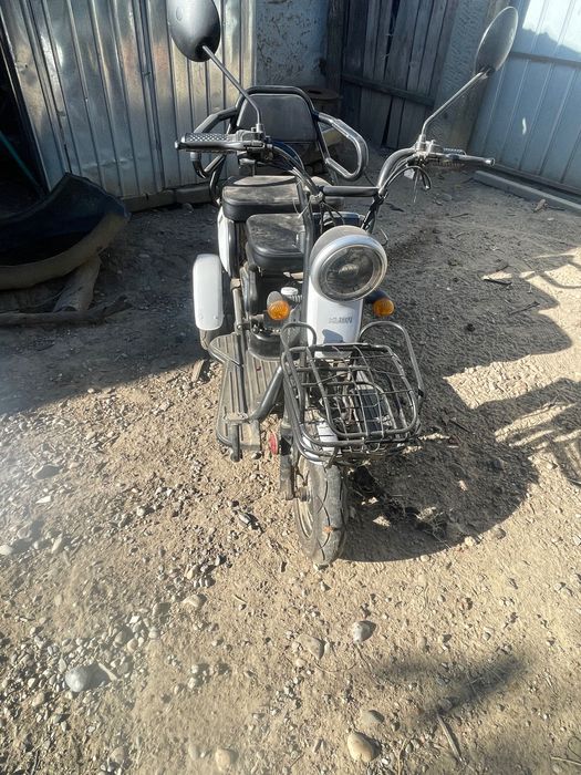 Scuter electric 3 roti