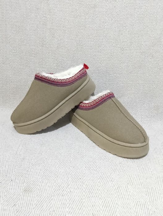 Papuci piele in genul UGG