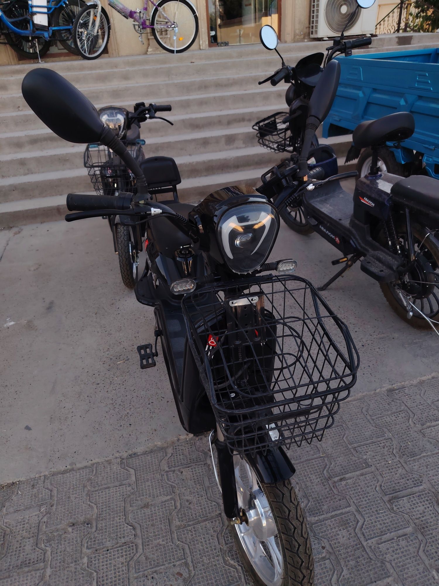 ElektroSkuter va Velosiped