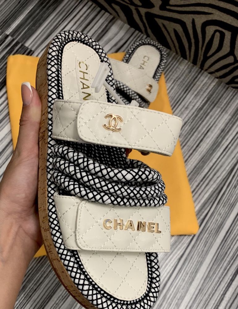 Papuci-Slapi Chanel-piele naturală-POZE REALE- calitate superioară100%