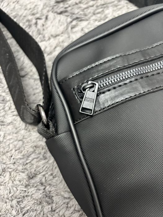 Borseta Hugo Boss noua