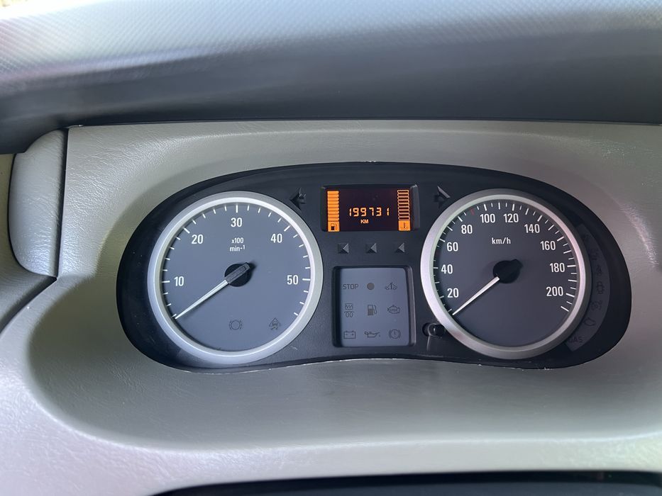 Opel Vivaro 2.0 8+1