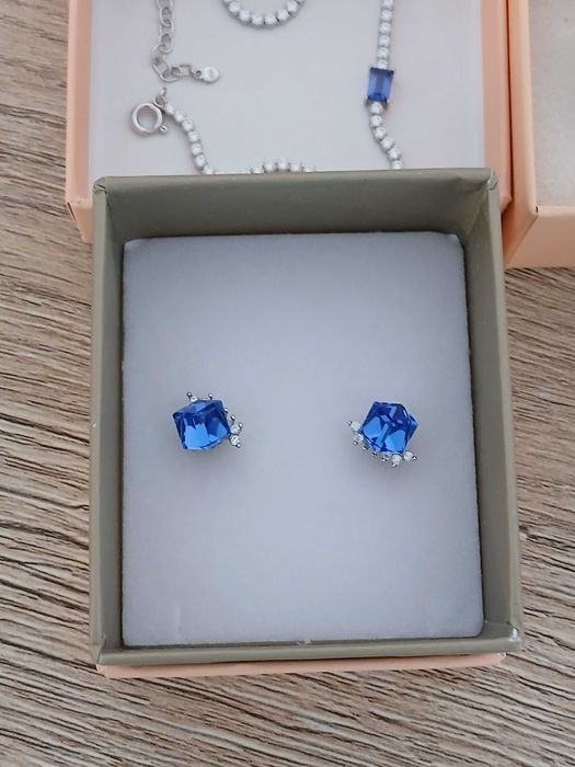 Bijuterii din argint cu pietre – model deosebit, lucrat fin