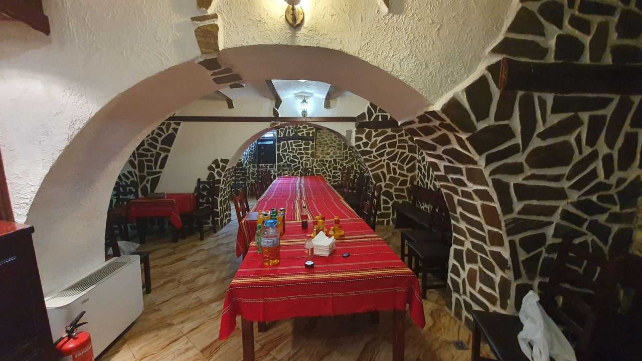 Дава се под наем Заведение в Кюстендил, Център - 170 кв.м за 765 € - Снимка #6
