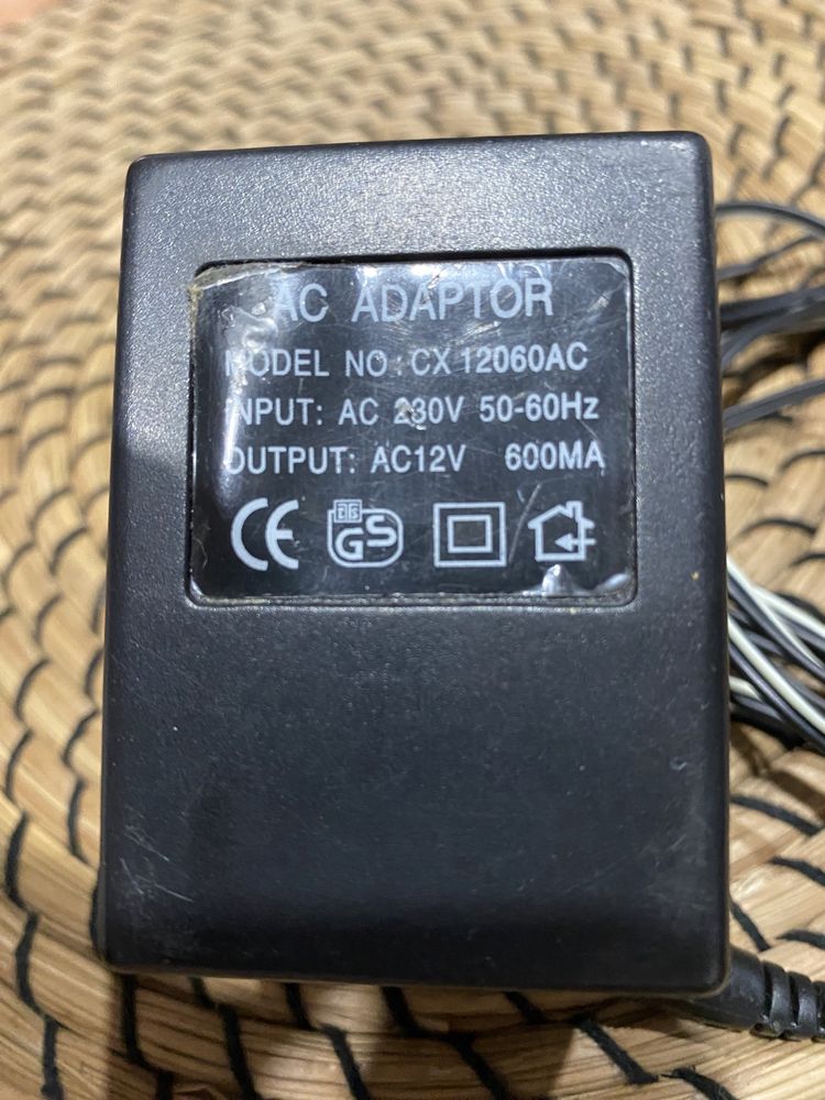 Încărcător, adaptor, diferite modele