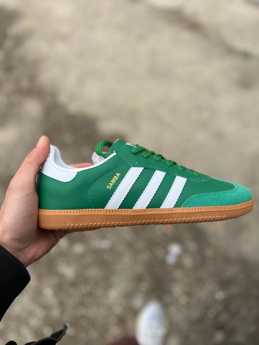 Vand adidadi nike adidas jordan !!