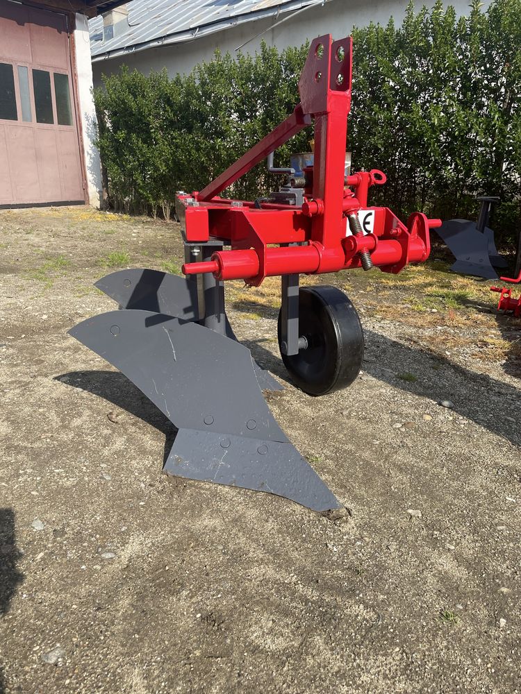 tractor japonez Hinomoto 25 cai 4x4 cu freza nu Yanmar Iseki