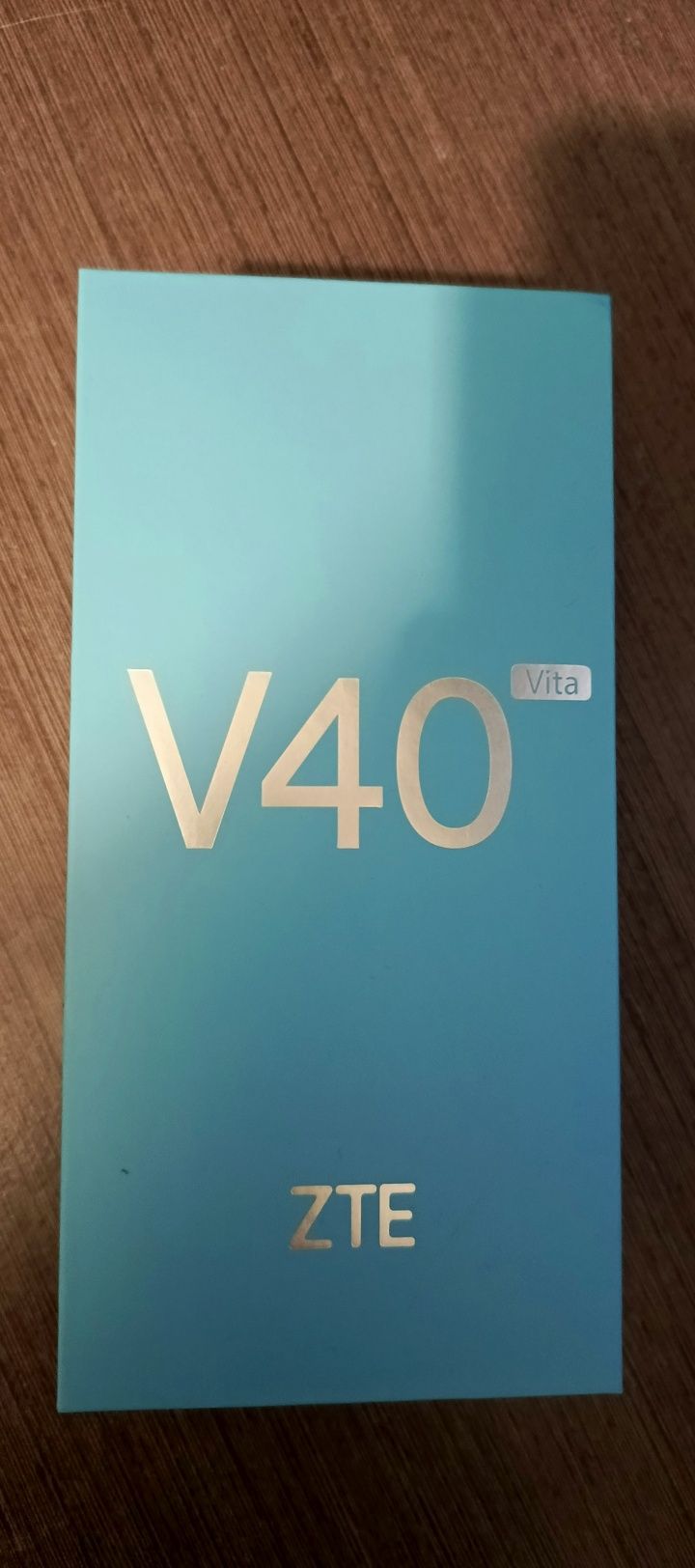 Продам смартфон ZTE V40 vita