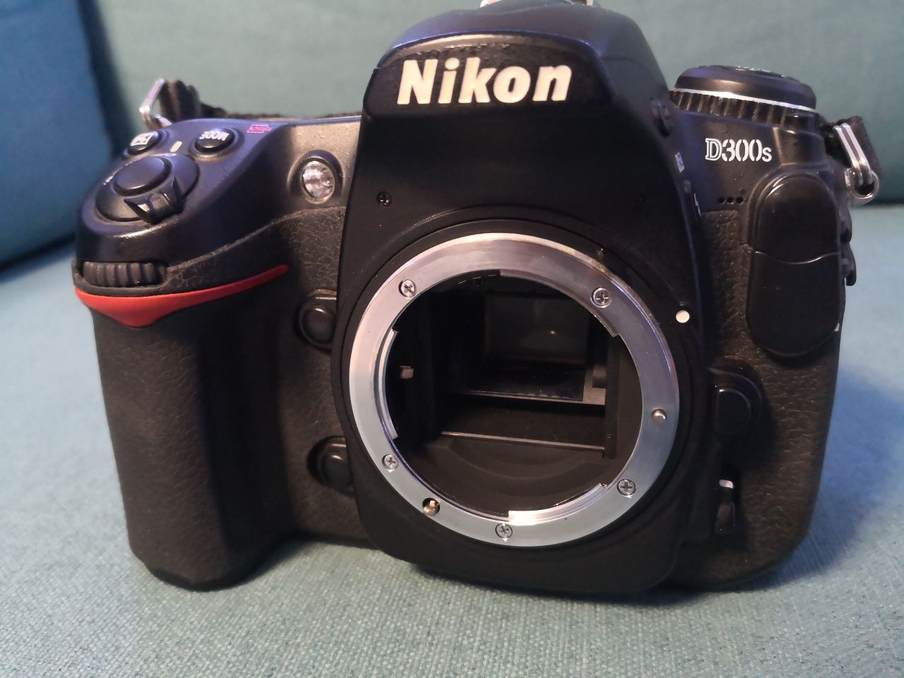 Vând Nikon D300s