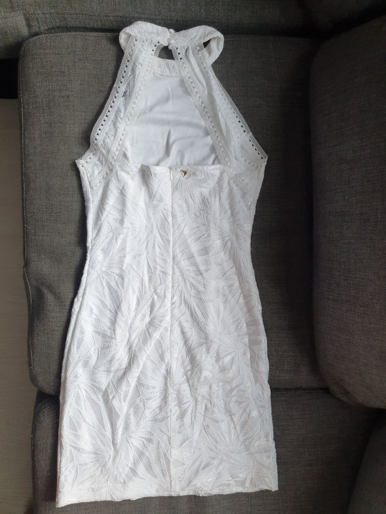 Много нежна бяла рокля Guess
