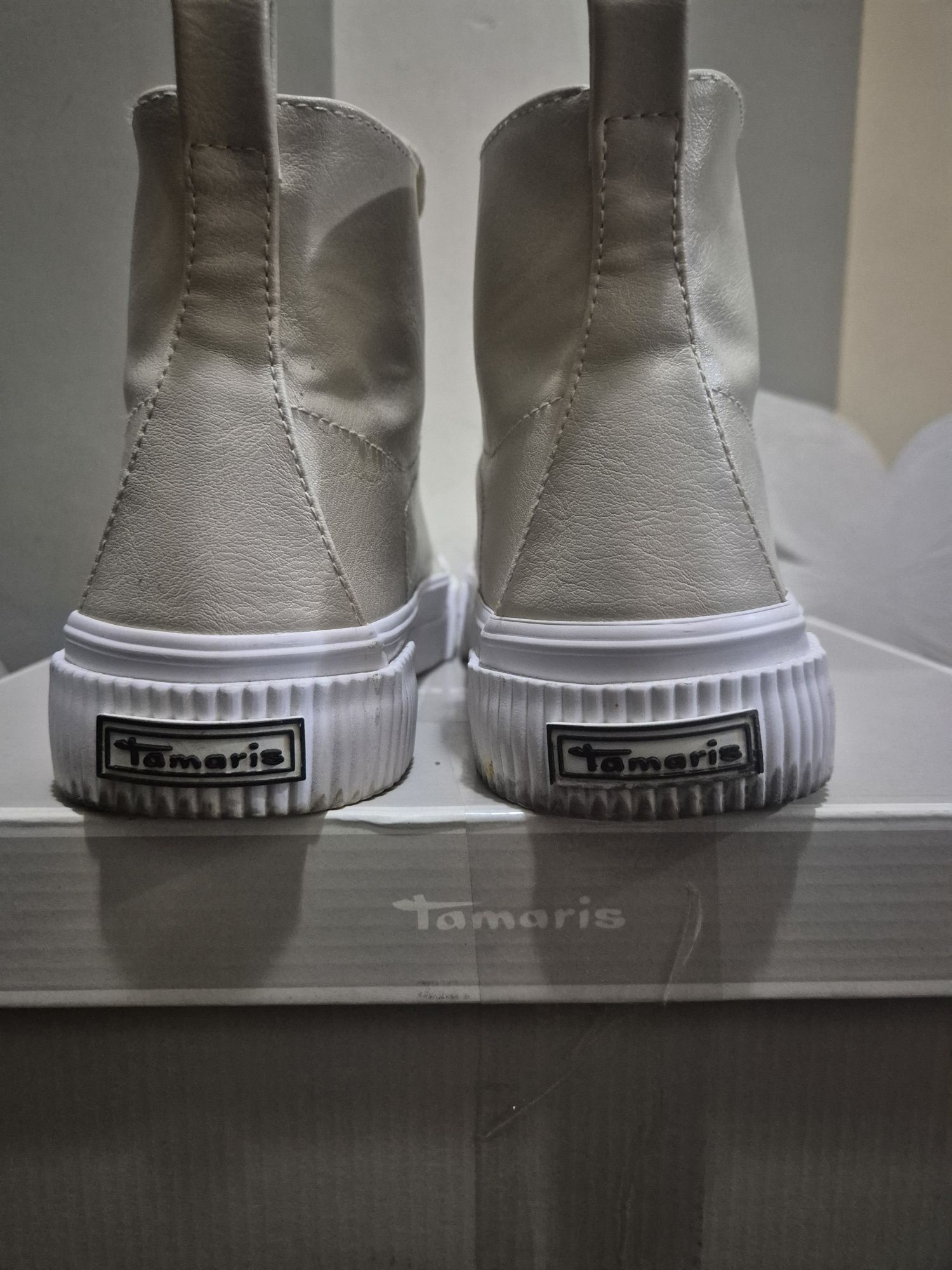 Бежови кецове Tamaris No40