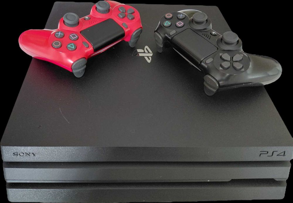 Продавам PS4 2019 год. и 2 джойстика + Red Dead Redemption II подарък!