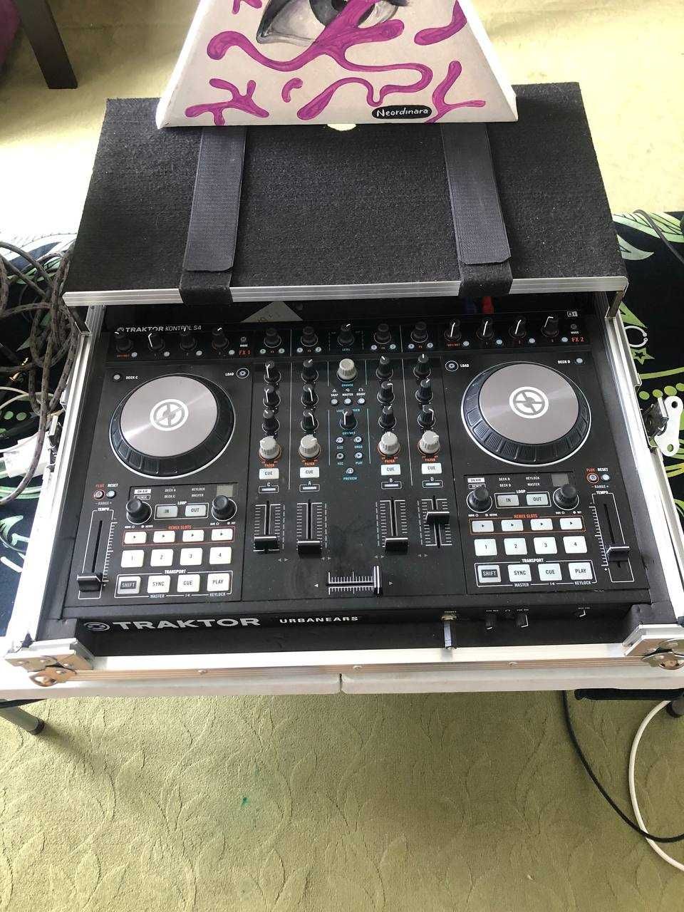 Dj Kontroler Traktor s4