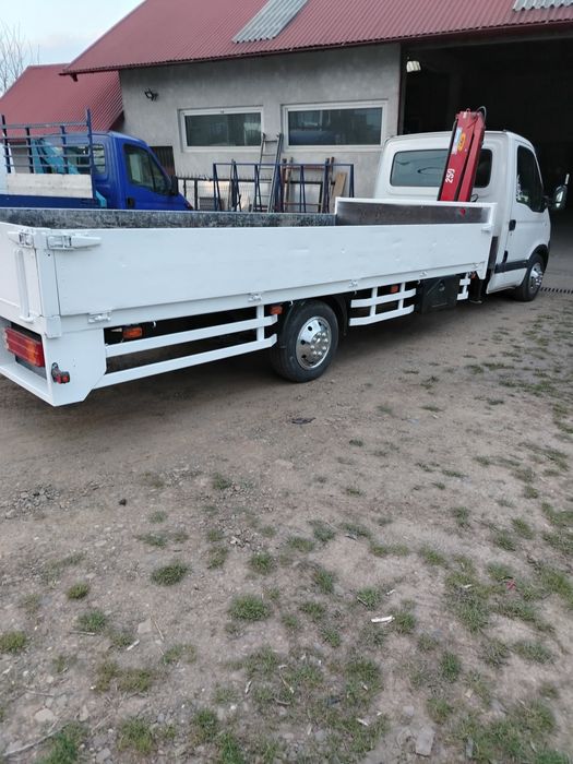 Camioneta Opel cu macara