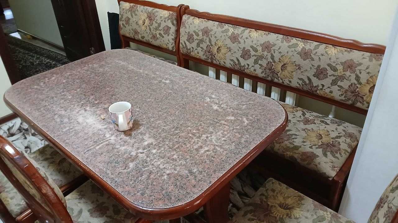 Уголок мебель для кухни.