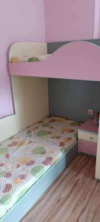 Детско двуетажно легло с двойно бюро