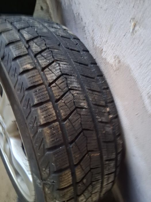 Vând cauciucuri de iarna