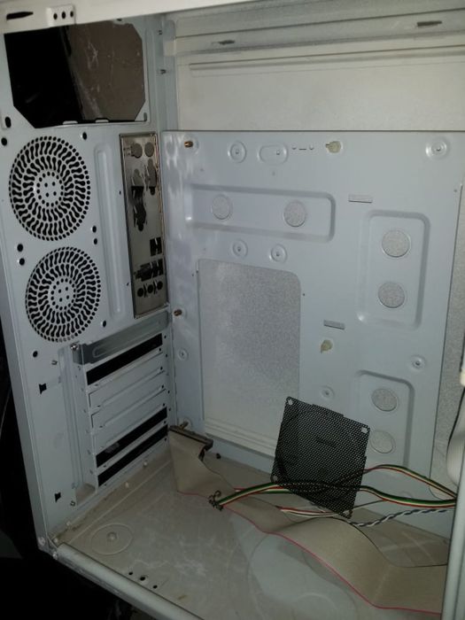 Carcasă PC, bonus sursa si ventilator 8 cm