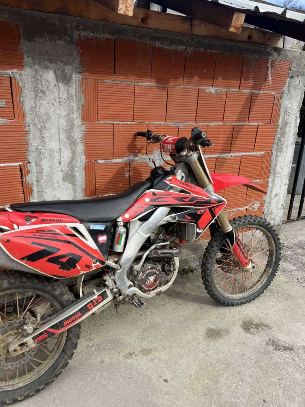 Продавам HONDA CRF250 R