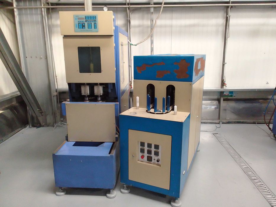 Linie semiautomata imbuteliere la peturi 0,5-2L 1000-2000 BPH