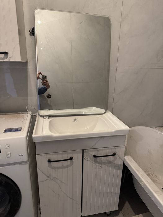 Продам НОВУЮ тумбочку+раковину+зеркало с подсветкой не дорого