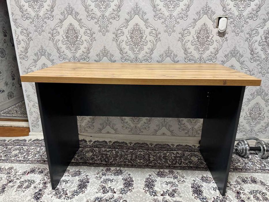 Продается письменный стол