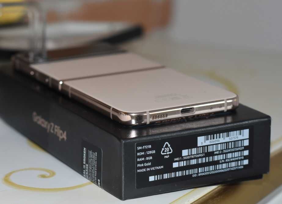 Telefon mobil Samsung Galaxy Z Flip4, 8GB RAM, 128GB, 5G,
Pink Gold
