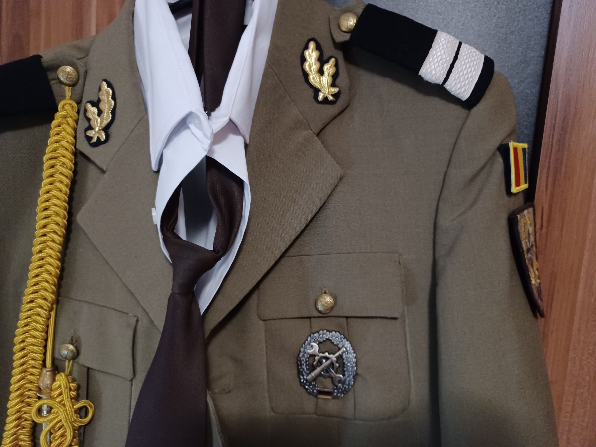 Costum militar Nou