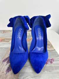 Pantofi albastri , din catifea