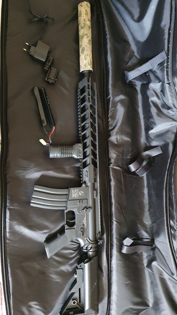 Еърсофт реплика Cybergun M4